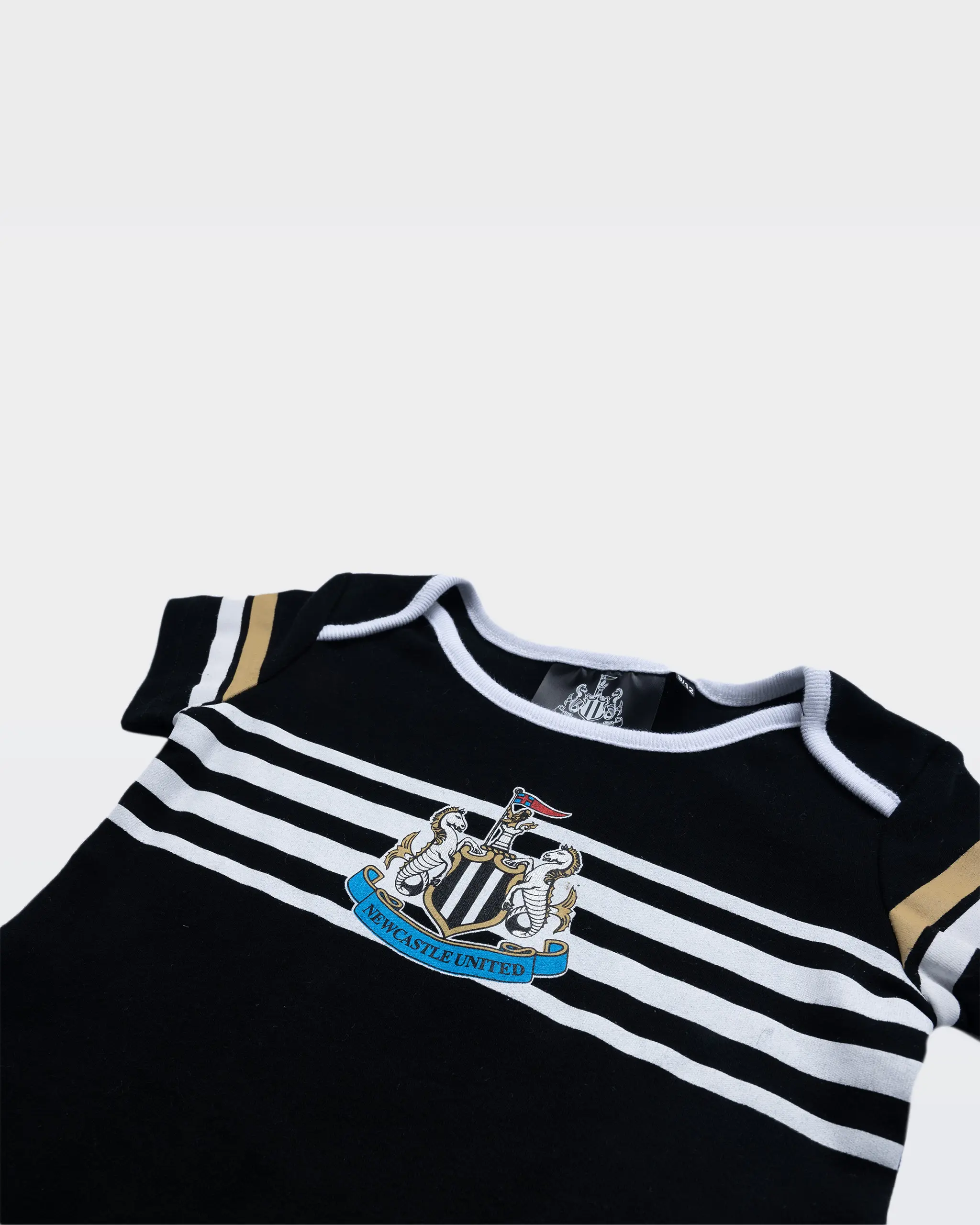 Newcastle United Bodysuit With Hat - Image 5
