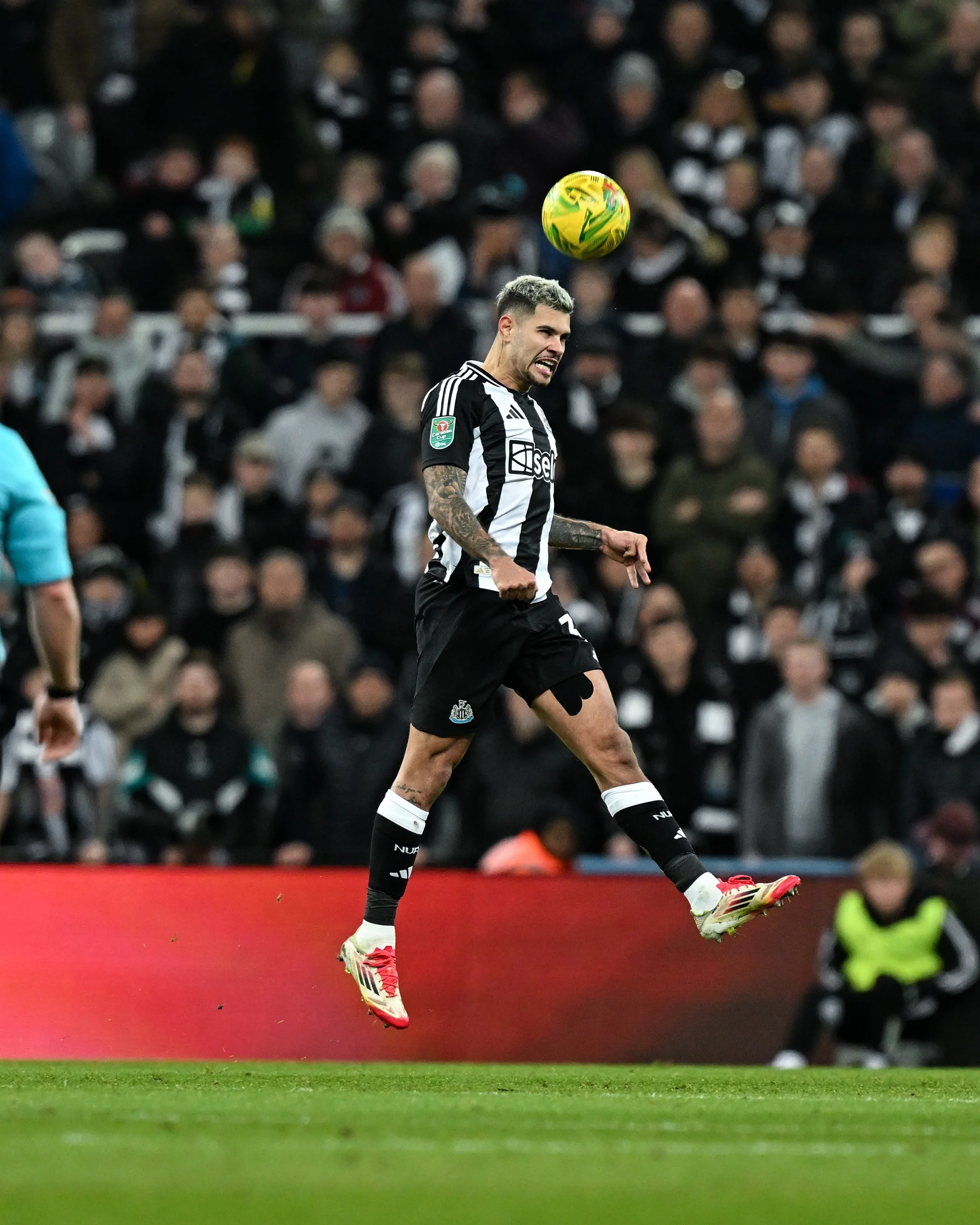 Newcastle United BRUNO G. 24/25 Match Worn Signed Shirt - Arsenal Carabao Cup Semi-Final (H) - Image 6