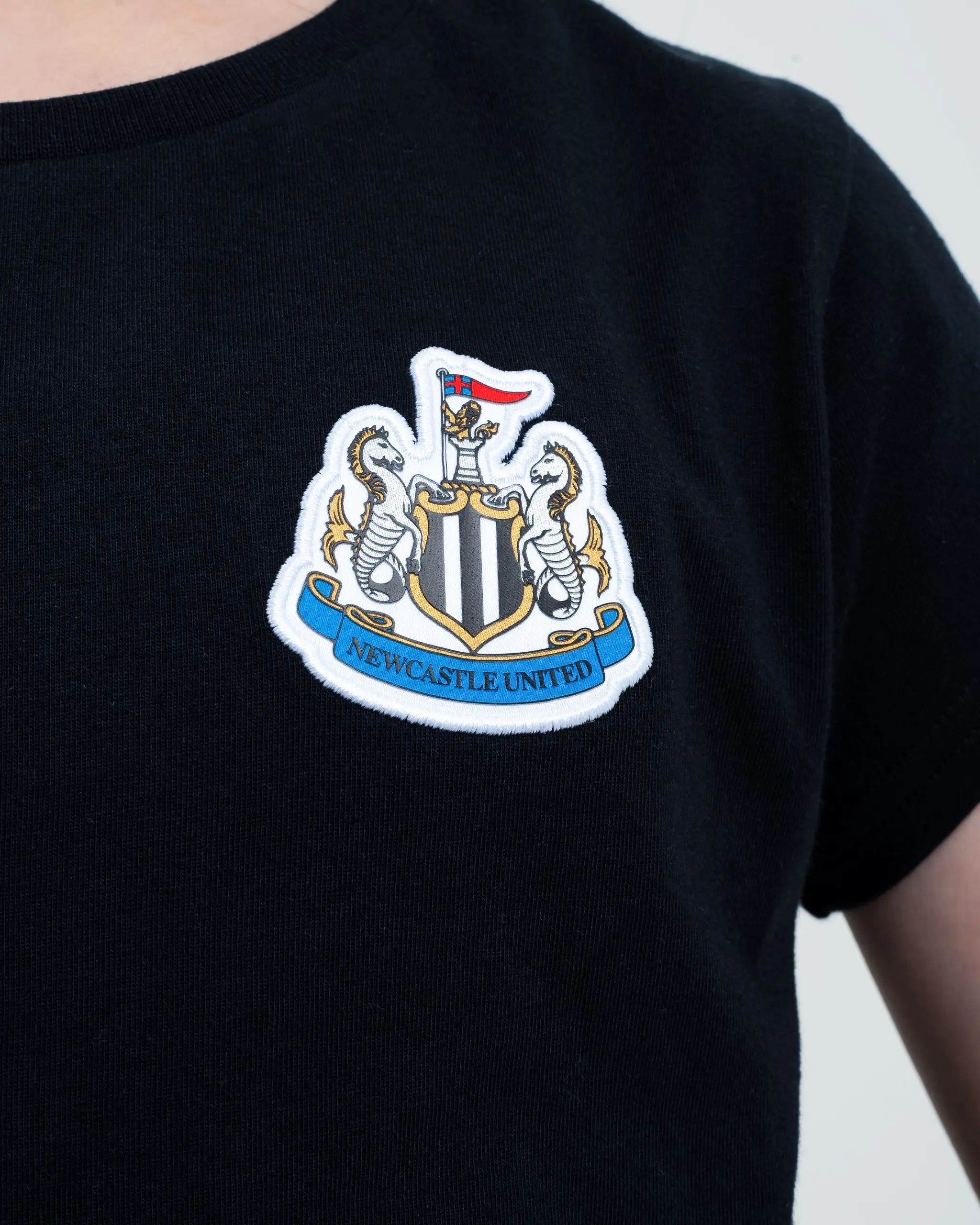 Newcastle United Girl's Black Terrace Crest T-Shirt - Image 3